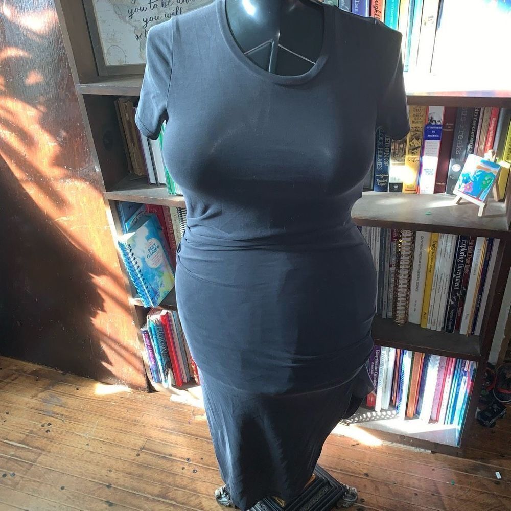 Lulu’s gray knit gathered S t-shirt dress with slit